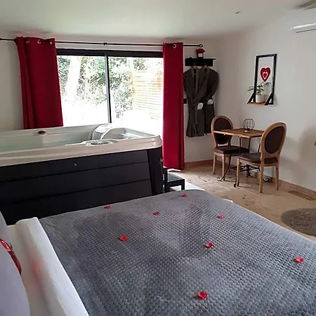 La Des Songes Bed & Breakfast 3*